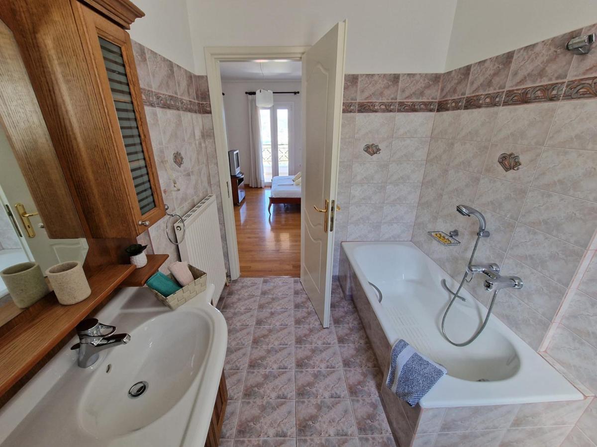 Villa Liana : Luxury Villa With Fantastic Sea View, Near Airport Pórto Ráfti 外观 照片
